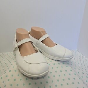 Propet Mary Jane Clogs  Womens Size 8.5 White Leather Hook & Loop Slip On Shoes